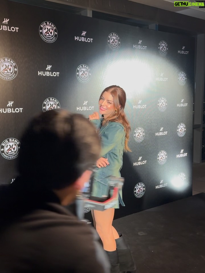 Isabel Burr - 2.3K Likes - @hublot #bigbanganniversary #hublot 

Makeup: @marianaglzmakeup 
Styling: @ottero.mx 
Look: @tiempos.shop 
Bolsa: @jeanpaulgaultier
