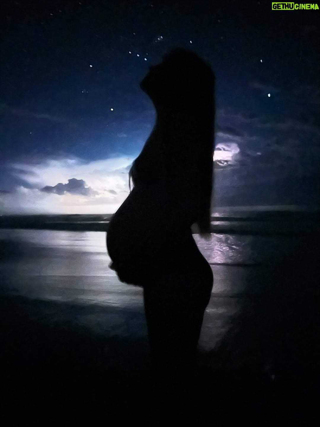 Isabel Lucas - 7.5K Likes - I’ve heard it said that in birth, a mother journeys to the stars to gather the soul of her baby.

I’ve felt our little one summon us too, guiding us gently into their world.

This quiet, wild magic found us on new moon, watching lightning and stars dance over the sea.

🐚