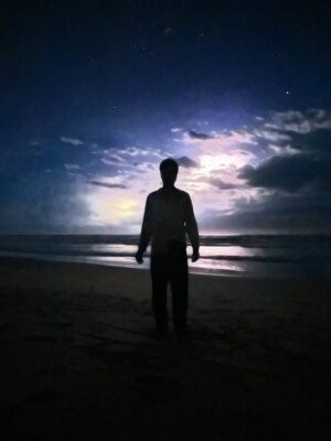 Isabel Lucas Instagram - I’ve heard it said that in birth, a mother journeys to the stars to gather the soul of her baby.

I’ve felt our little one summon us too, guiding us gently into their world.

This quiet, wild magic found us on new moon, watching lightning and stars dance over the sea.

🐚