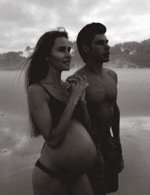 Isabel Lucas Instagram - Angels everywhere… In the signs and synchronicities, intuituve whispers, in the circles of support, in the water and nature’s intelligence.

Through all the beauty and the pain, softening fear into love. Opening up new fields of possibilities, bridges of light. Thank you to all the angels… seen and unseen, known and unknown. Thank you to our bright little son, we love you all ways. ♾️