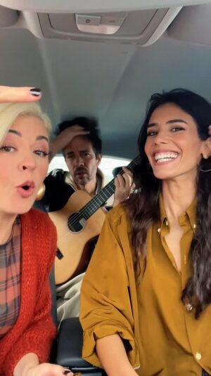 Isabela Valadeiro Instagram - Cantorias no carro Parte1.  com os mês queridos amigos @isabelavaladeiro e @paulo_vintem 💃🏼💃🏼💃🏼
Vrrrooom vrrooom ! 🔥🔥