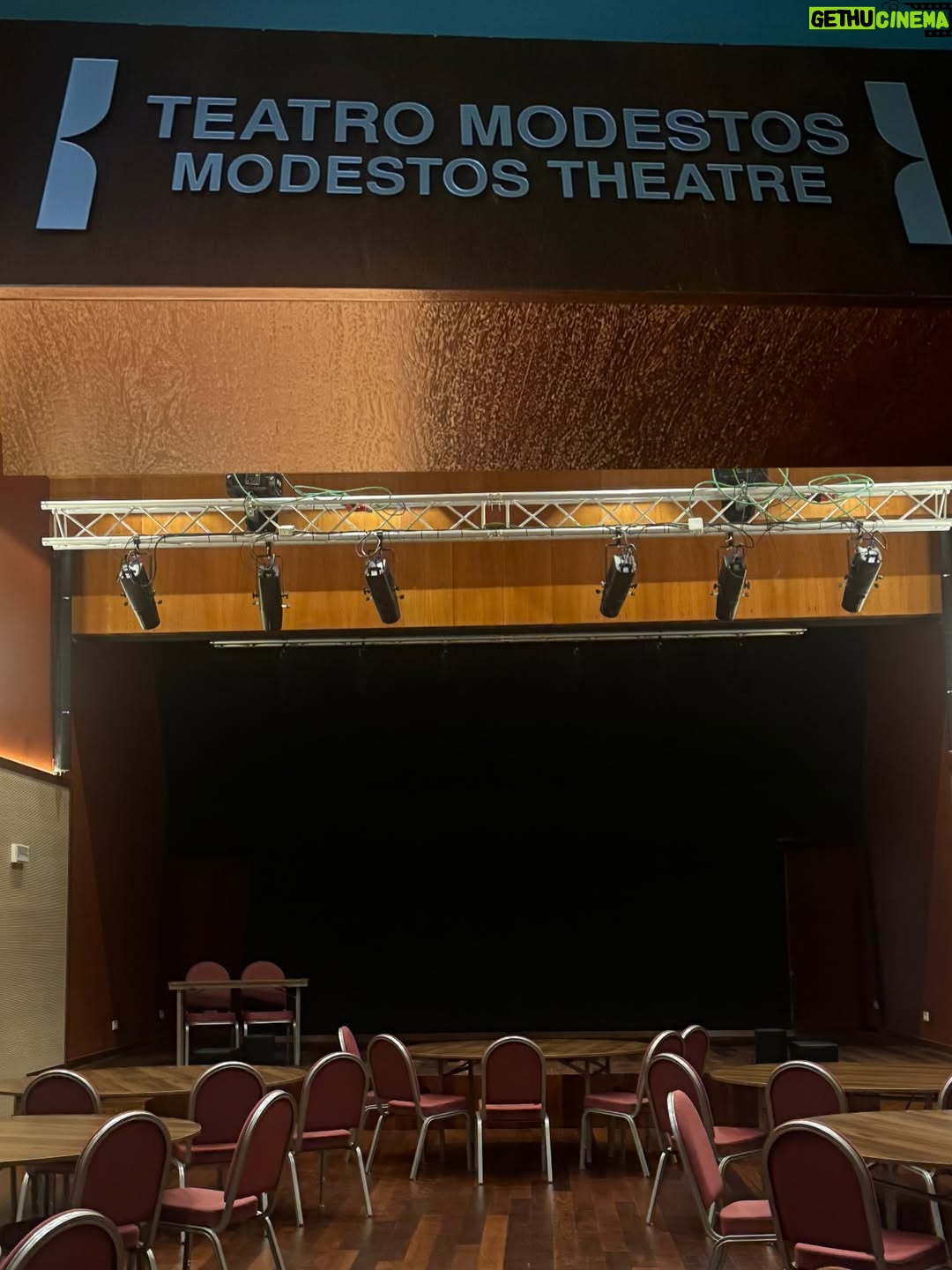 Isabela Valadeiro - 6.8K Likes - Mais um fim-de-semana no belo Porto com muitos espetáculos e desta feita com maravilhosas surpresas na plateia. Obrigada queridos amigos e amigas pelo vosso carinho e aplauso @maryyy_monteiro @joana_aguiar_ @hugofreitas.hairmake @eestebam @marlenesbc love you all ♥️
Obrigada, ainda, pela estadia ao carregado de história @cenicaportohotel que em tempos foi casa para a companhia de teatro Modestos e que hoje tem uma sala de espetáculos disponível para o efeito.
E por fim, obrigada ao meu @fiat_pt, comigo para todo o lado.

#pub