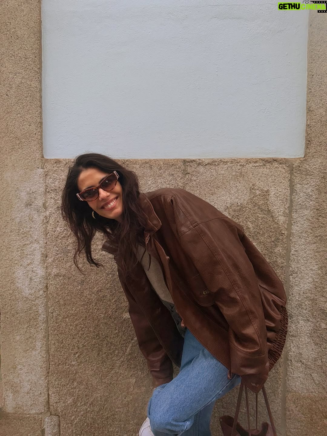 Isabela Valadeiro - 6.8K Likes - Mais um fim-de-semana no belo Porto com muitos espetáculos e desta feita com maravilhosas surpresas na plateia. Obrigada queridos amigos e amigas pelo vosso carinho e aplauso @maryyy_monteiro @joana_aguiar_ @hugofreitas.hairmake @eestebam @marlenesbc love you all ♥️
Obrigada, ainda, pela estadia ao carregado de história @cenicaportohotel que em tempos foi casa para a companhia de teatro Modestos e que hoje tem uma sala de espetáculos disponível para o efeito.
E por fim, obrigada ao meu @fiat_pt, comigo para todo o lado.

#pub