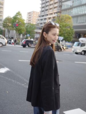 Ito Ohno Instagram - ブルーシャツ、着回してみました☺︎

jacket: @depareille_official 
tops: @tokyo_weekly_journal_official