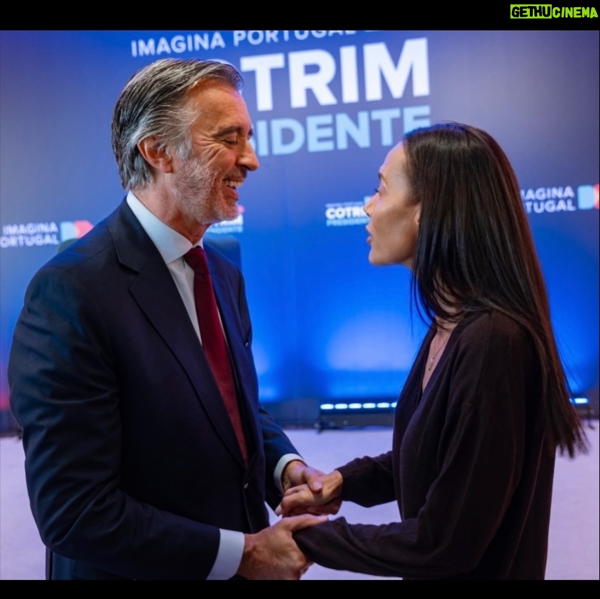 Iva Domingues - 17.8K Likes - Quem me conhece sabe que, em termos políticos, me posiciono mais à esquerda do que Cotrim. Ainda assim, entre todos os candidatos, é nele que reconheço a opção mais adequada para o país.

Tive oportunidade de acompanhar de perto a sua forma de tratar os outros, o rigor com que trabalha, a clareza com que pensa e a forma como interpreta o mundo. Conheço a  sua inteligência, a sua simpatia, o seu sentido de humor, mas acima de tudo , a  sua competência, a sua seriedade, a sua retidão e o seu sólido sentido de Estado.

Por tudo isto, @joao_cotrim_figueiredo é a minha escolha para Presidente de Portugal 🇵🇹