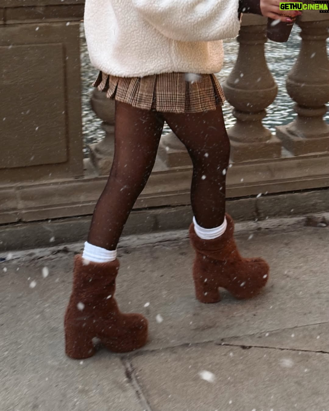 Jami Alix - 20K Likes - finally snowed again in chicago 🌨️ 

comment SHOP for outfit links to your dms ⛄️ https://liketk.it/50Sta #ltkseasonal #ltkfindsunder100 #ltkholiday