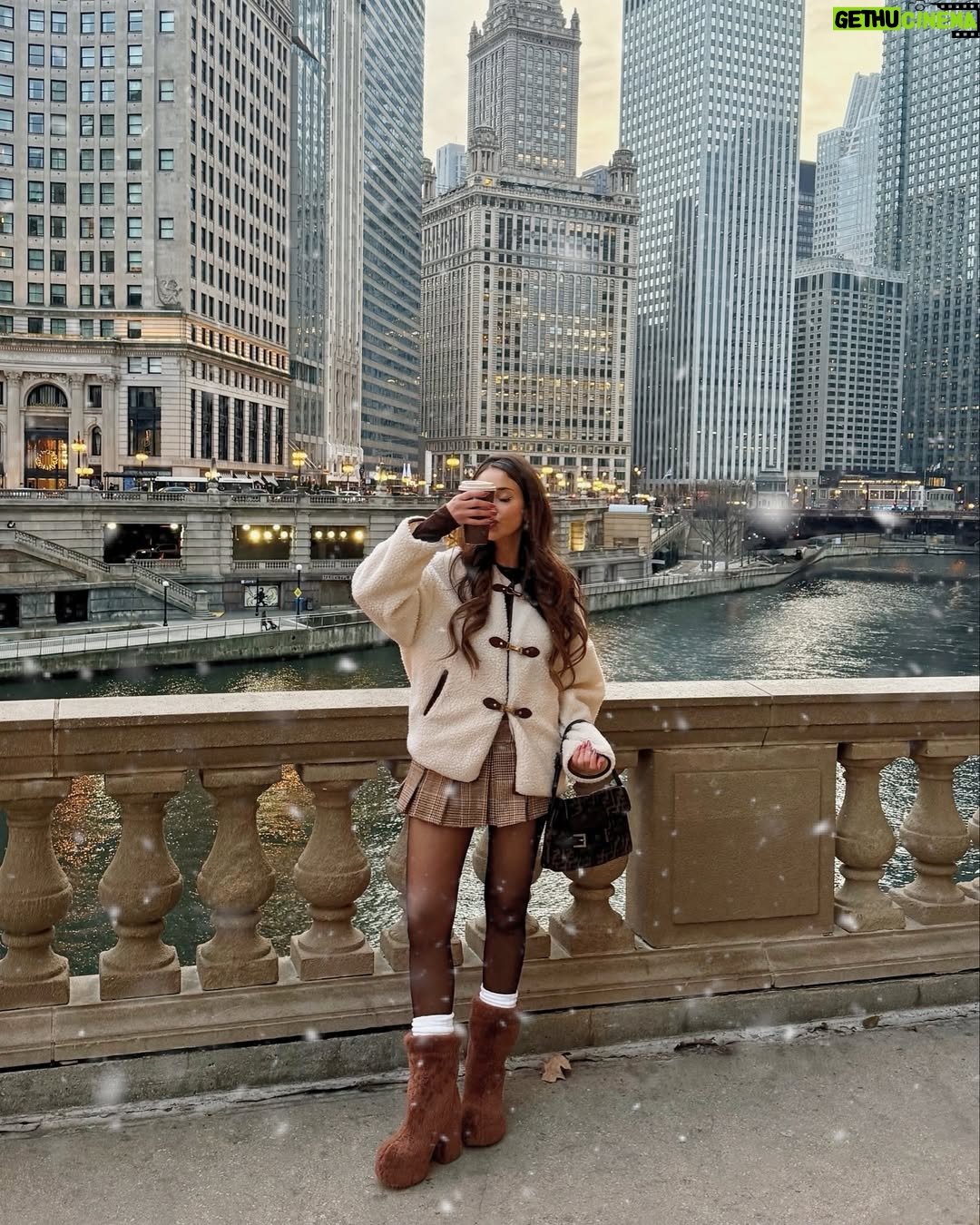 Jami Alix - 20K Likes - finally snowed again in chicago 🌨️ 

comment SHOP for outfit links to your dms ⛄️ https://liketk.it/50Sta #ltkseasonal #ltkfindsunder100 #ltkholiday