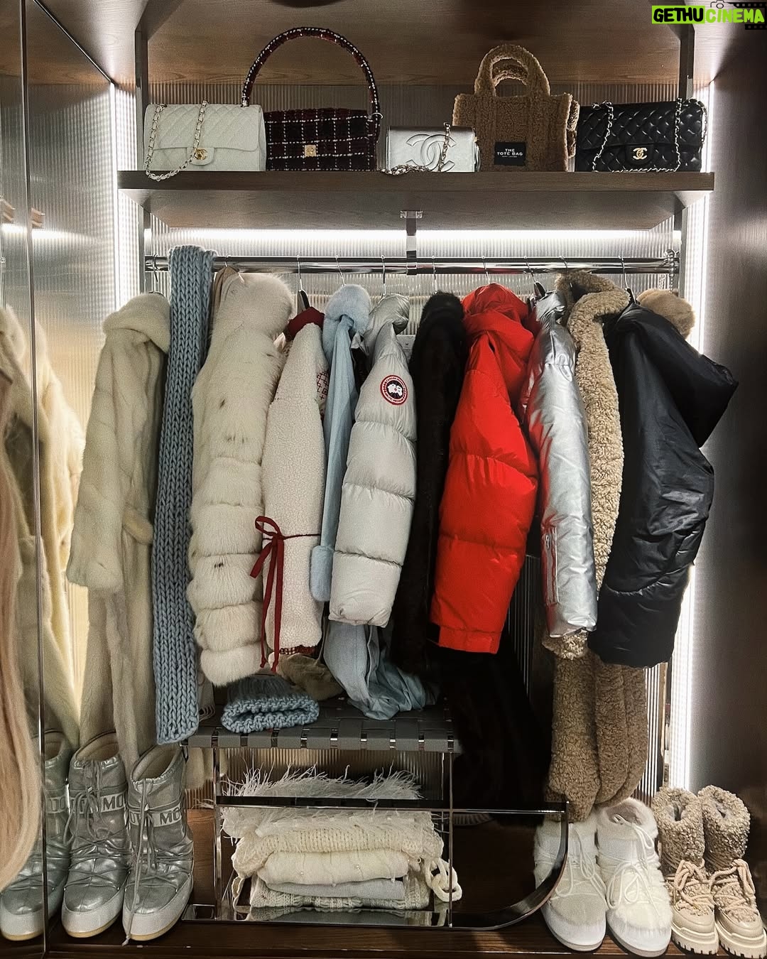 Jami Alix - 2.5K Likes - winter archives that make me feel all the giddy winter feels!!!! *and for the apres ski girls who literally only apres*
