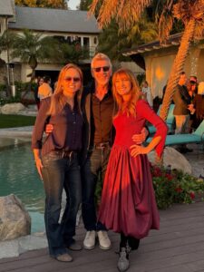 Jane Seymour Instagram - Happy birthday, @therealjoelando! 🥳 I feel so lucky to have shared so many years of friendship with you and to have created memories that mean more to me than I can ever express. I am also grateful for the incredible Kirsten, whose friendship has become such a special part of my life. The two of you feel like family and I cherish the bond we have built over the decades. Help me wish Joe the happiest birthday! 👇 🎂