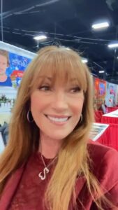 Jane Seymour Instagram - What a joy it has been meeting so many wonderful and warm people here at #ChristmasCon 🎄 Such a cheerful and spirited way to welcome the holiday season 😊