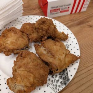 Janet Hsieh Instagram - 感恩節快樂！！ 感激生命中，有此良伴相隨 Grateful. So so grateful for these humans in my life. ❤️❤️❤️❤️❤️ Also, @kfc AND @popeyes for Thanksgiving dinner. Ooooooh yeaaaaah baby!