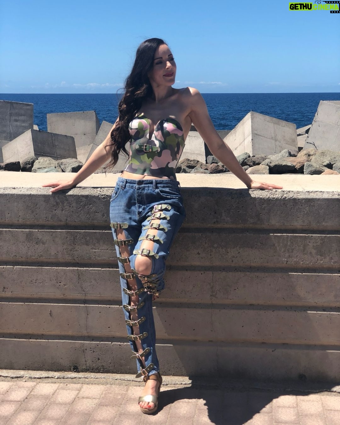 Jasmin Wagner - 3.7K Likes - Ihr Goldstücke,
wenn ich so durch diese @marinahoermanseder Looks scrolle, scrolle ich durch viele Jahre meines Lebens ✨
Verschiedene Bühnen, Shows, Red Carpets, und viele besondere Momente. 
So viele Auftritte, so viele Erinnerungen und so viel Vertrauen über all die Jahre.
Danke, dass deine Visionen mich so lange begleiten durften @marinahoermanseder ❤️

*Anzeige wegen Markennennung