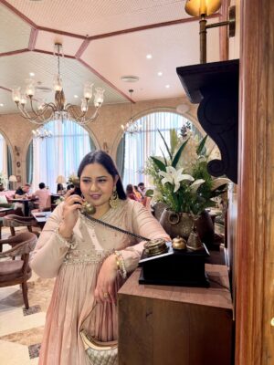 Jasmine Sidhu Instagram - Diwali 2025 - Lights, love, and a whole lot of mitha 🪔 

(Diwali 2025, Happy Diwali, Diwali Outfit, happy family, Punjab)