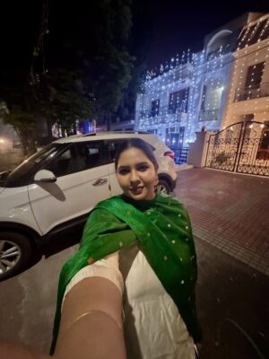 Jasmine Sidhu Instagram - Diwali 2025 - Lights, love, and a whole lot of mitha 🪔 

(Diwali 2025, Happy Diwali, Diwali Outfit, happy family, Punjab)