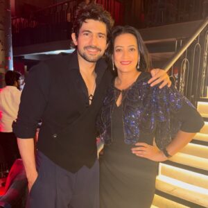Jaswir Kaur Instagram - It’s been 21 years when i Performed with you the first time on stage when I entered the Television Industry 🤩 
And that moment stayed with me forever @huseinkk 🥰
Sometime these Picture moments are good 🥳