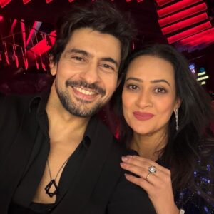 Jaswir Kaur Instagram - It’s been 21 years when i Performed with you the first time on stage when I entered the Television Industry 🤩 
And that moment stayed with me forever @huseinkk 🥰
Sometime these Picture moments are good 🥳
