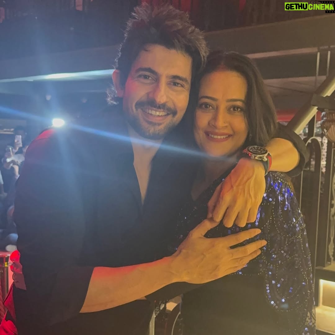 Jaswir Kaur - 3.3K Likes - It’s been 21 years when i Performed with you the first time on stage when I entered the Television Industry 🤩 
And that moment stayed with me forever @huseinkk 🥰
Sometime these Picture moments are good 🥳