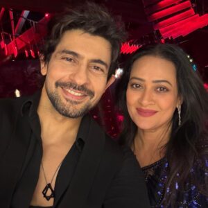 Jaswir Kaur Instagram - It’s been 21 years when i Performed with you the first time on stage when I entered the Television Industry 🤩 
And that moment stayed with me forever @huseinkk 🥰
Sometime these Picture moments are good 🥳