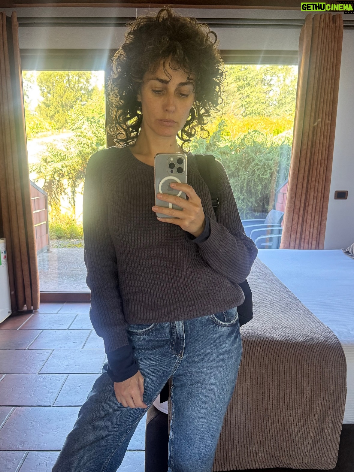 Javiera Díaz de Valdés - 4.4K Likes - Gracias Volcán, gracias Remigio 🐏, gracias perros y gatos, Melania, bosque 🌳, lluvia, fuego, puelche, Curarrehue, cine, vida, equipo, sol, piedras, río, lagos, frío, calor, día, noche, rulos, aceites, aromas, sopaipillas, actores, maestros, Ngen, tierra, patos, gallinas, bandurrias, vivos, muertos, abuela, cansancio, alegría, nervios, paciencia, por darme permiso para ejercer y aprender más y más de mi profesión. Chaltumay, mañum. ♥️