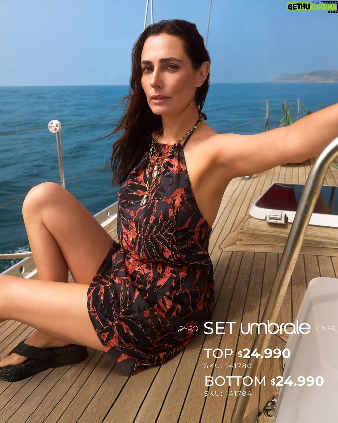 Javiera Díaz de Valdés - 5.5K Likes - ⚓️ Anoche se estrenó la campaña RESORT COLLECTION de Tiendas Paris, y me siento muy feliz de ser parte de esta propuesta llena de color, libertad y movimiento.
Una invitación a disfrutar la moda desde el juego, la frescura y el verano que ya se asoma ⛱️⛵️🪭☀️🌊

Gracias @tiendas_paris por confiar en mí y en este equipo tan talentoso que hace posible imaginar nuevas formas de habitar la belleza. 💛

#ResortCollection #TiendasParis