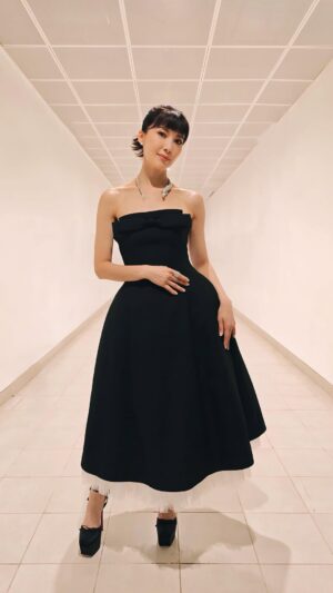 Jeanette Aw Instagram - Best dressed? Wow! Thank you ❤️
Big love to my most amazing glam team for making me look my best.
| @ojnjenine @cartier @shushu__tong @christianlouboutin | @gandavid_davidgan | @elainlim_makeup | @bao_peektures | ❤️