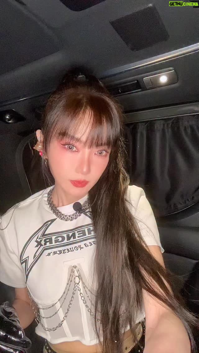Jeannie Hsieh - 10.9K Likes - 女團手勢舞～車上等 閒著也是閒著❤️‍🔥#謝金燕 #手勢舞 #ootd