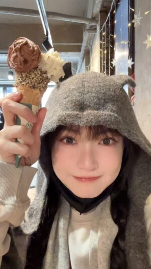 Jeannie Hsieh Instagram - 冬至送你們冰淇淋10連拍🤪 #冬至快樂 
#icecream #🍦