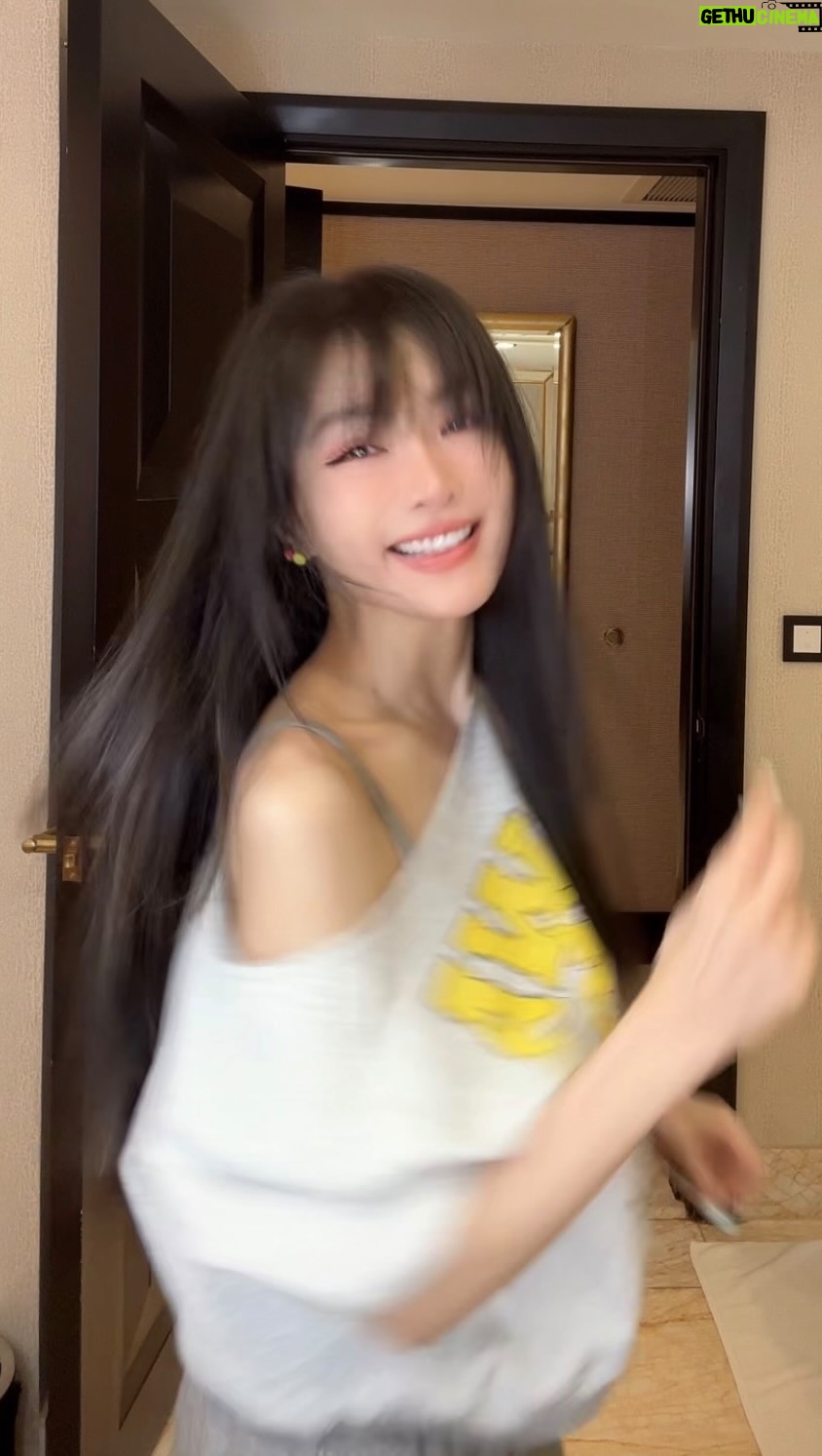 Jeannie Hsieh - 16.6K Likes - 在面對沉重又壓抑的生活，或許聽聽音樂看看50 依舊為夢想奮鬥的謝金燕能讓你重拾一點生活的希望❤️‍🔥#謝金燕 #週末愉快