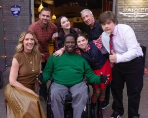 Jenna Elfman Instagram - 🎄🎄New @shifting_gearsabc episode WEDNESDAY NIGHT!!! 8/7c on ABC, then Hulu. 🎅🏽 It will definitely get you into the holiday spirit! #shiftinggears #shiftinggearsabc