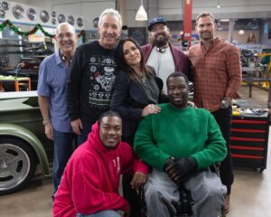 Jenna Elfman Instagram - 🎄🎄New @shifting_gearsabc episode WEDNESDAY NIGHT!!! 8/7c on ABC, then Hulu. 🎅🏽 It will definitely get you into the holiday spirit! #shiftinggears #shiftinggearsabc