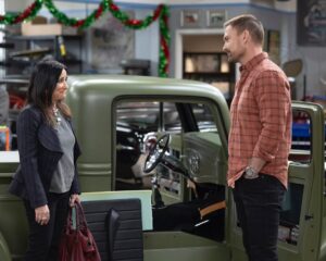 Jenna Elfman Instagram - 🎄🎄New @shifting_gearsabc episode WEDNESDAY NIGHT!!! 8/7c on ABC, then Hulu. 🎅🏽 It will definitely get you into the holiday spirit! #shiftinggears #shiftinggearsabc