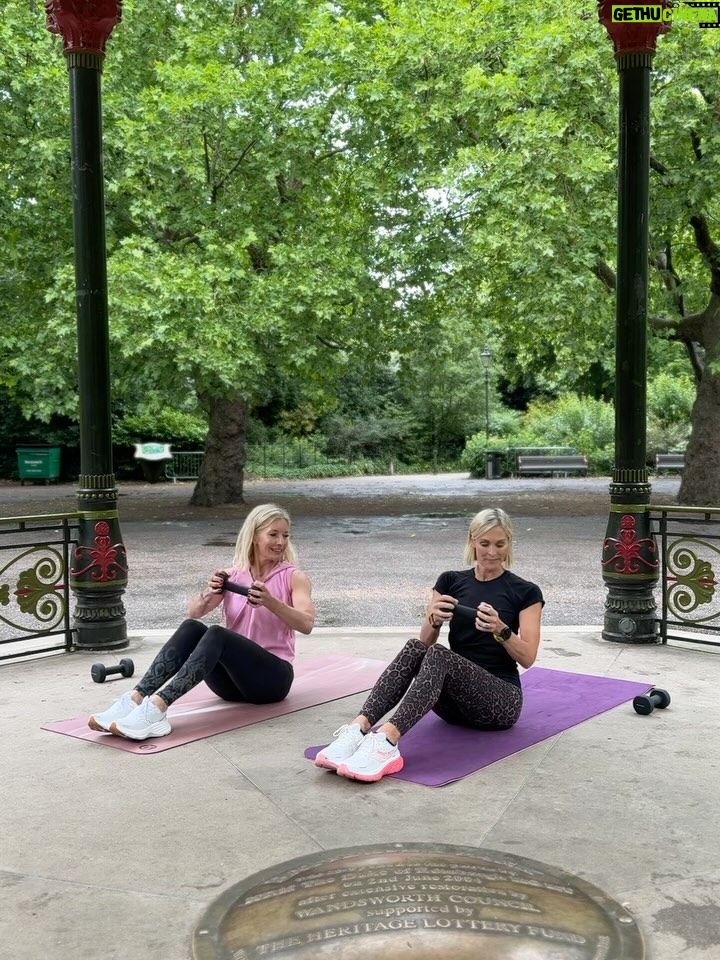 Jenni Falconer - 62.8K Likes - 👋Slides as promised!

💪🏻Your next 20 minute upper body workout! SAVE THIS‼️
🙋‍♀️Join @jennifalconer & I on the BEST dumbbell workout ✅ tag a friend to do this one with you! ❤️

Here's the workout ⬇️ 
✅3 sets
✅ warm up first > we are using 4kg & 3kg weights 

1️⃣Alternate front raises x10
2️⃣Alternate bicep curls x10
3️⃣Around the world x10
4️⃣Deadbugs x10
5️⃣Lateral raise pull backs x8
6️⃣Skull crushers x10
7️⃣Russian twists x12
8️⃣Dorsal raises/superman ext x8
9️⃣Sit up & press x10
🔟 Glute bridge & press x10
1️⃣1️⃣ Bicycles x10

Enjoy! Please save & share!
Leggings @sweatybetty 
@thestylephotographer 

#upperbodystrength #upperbodyworkout #upperbodyday #20minworkouts #20minuteworkout #dumbbellworkouts