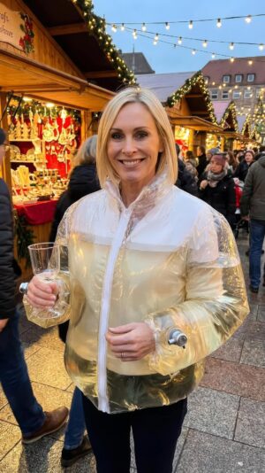 Jenni Falconer Instagram - The wine’s on me….. who wants a glass?! 😜🤩❤️
Cheers! 🥂 

#winejacket