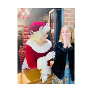 Jennifer Gimenez Instagram - We felt very fortunate to have taken Mackenzie to @westfieldcenturycity mall to have a #Santa excursion. It was truly an amazing experience. We had the best time. To see Mackenzie‘s eyes light up of excitement is priceless. It was so interactive and so cool. The elves were so great with all of us and Mrs. Claus and Santa Claus were unbelievably amazing and they  gave us some amazing quality time with them. It’s a very intimate and fun experience. @timryandopeman and I are truly fortunate to have Mackenzie with us full-time and we get to experience life as a family. 
Wishing you and your loved ones a very merry holiday season and a happy new year. 
oh PS on a sidenote Mrs. Claus was so dope. She started doing #67 with Mackenzie. It was hilarious!
🎅🧑‍🎄🎄🙌🥰🎉💋🤍🕊️🌲