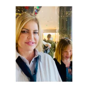 Jennifer Gimenez Instagram - We felt very fortunate to have taken Mackenzie to @westfieldcenturycity mall to have a #Santa excursion. It was truly an amazing experience. We had the best time. To see Mackenzie‘s eyes light up of excitement is priceless. It was so interactive and so cool. The elves were so great with all of us and Mrs. Claus and Santa Claus were unbelievably amazing and they  gave us some amazing quality time with them. It’s a very intimate and fun experience. @timryandopeman and I are truly fortunate to have Mackenzie with us full-time and we get to experience life as a family. 
Wishing you and your loved ones a very merry holiday season and a happy new year. 
oh PS on a sidenote Mrs. Claus was so dope. She started doing #67 with Mackenzie. It was hilarious!
🎅🧑‍🎄🎄🙌🥰🎉💋🤍🕊️🌲