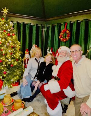 Jennifer Gimenez Instagram - What a very special night with Kenzie and @jennifergimenez off the see Santa🎅🏼

The @westfieldcenturycity had the best Santa experience we’ve ever been to. What a magical interactive experience with the elves, the magician the scavenger hunt, but the best was spending time with Santa and my beautiful wife and daughter.🎄🎄🎄
