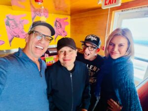 Jennifer Gimenez Instagram - What a surprise to be eating at @swingersdiner and run into our friends @matthewpinfield who has had one hell of a journey and is kicking ass and taking names on his awesome recovery.
@greghetson the sweetest punk rocker around thank you for the decades of epic music. Grateful for the both of you..Made our day🤙🤙 @jennifergimenez you rock ❤️👅💯