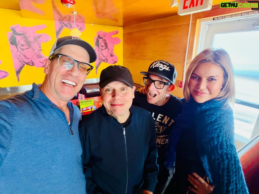Jennifer Gimenez - 45.7K Likes - What a surprise to be eating at @swingersdiner and run into our friends @matthewpinfield who has had one hell of a journey and is kicking ass and taking names on his awesome recovery.
@greghetson the sweetest punk rocker around thank you for the decades of epic music. Grateful for the both of you..Made our day🤙🤙 @jennifergimenez you rock ❤️👅💯