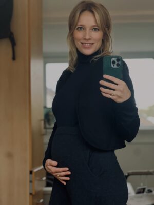 Jennifer Hoffman Instagram - Met mijn tweede grote internationale productie bezig. 🍀❤️🌟 Kwart Amerikaans, kwart Frans en half Nederlands wederom.