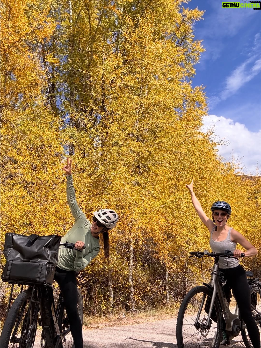 Jennifer Holland - 56.9K Likes - Let’s take this outside. 🌳 🍂 ⛰️ 🍁 🥾