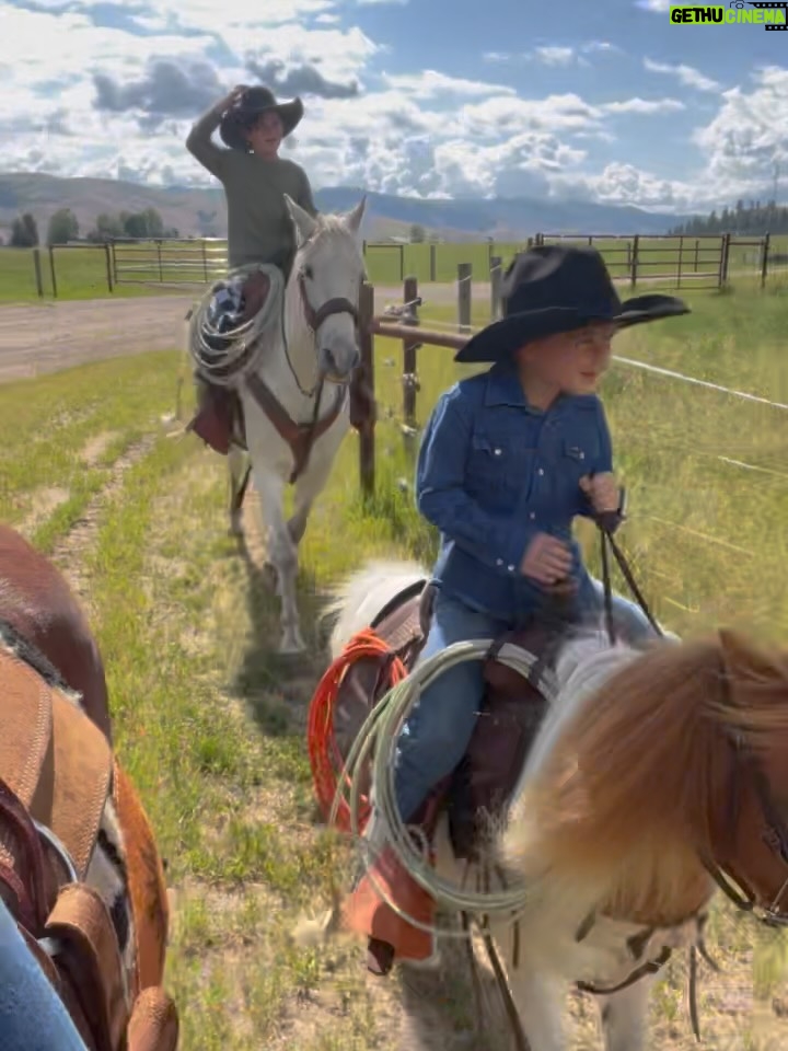 Jennifer Landon - 8.9K Likes - Happy Birthday Buck!
Thanks for teaching me how to cowboy, have fun, and for always being ready to talk video games. 
@me_mycowboys @jrodstunts
