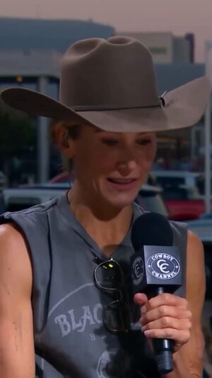 Jennifer Landon Instagram - I really did fall in love with it.
♥️♥️
@cowboychannel
@officialrodeolive
.
.
.
.
.
.
#yellowstone #yellowstonetv #ranch #ranchhand
