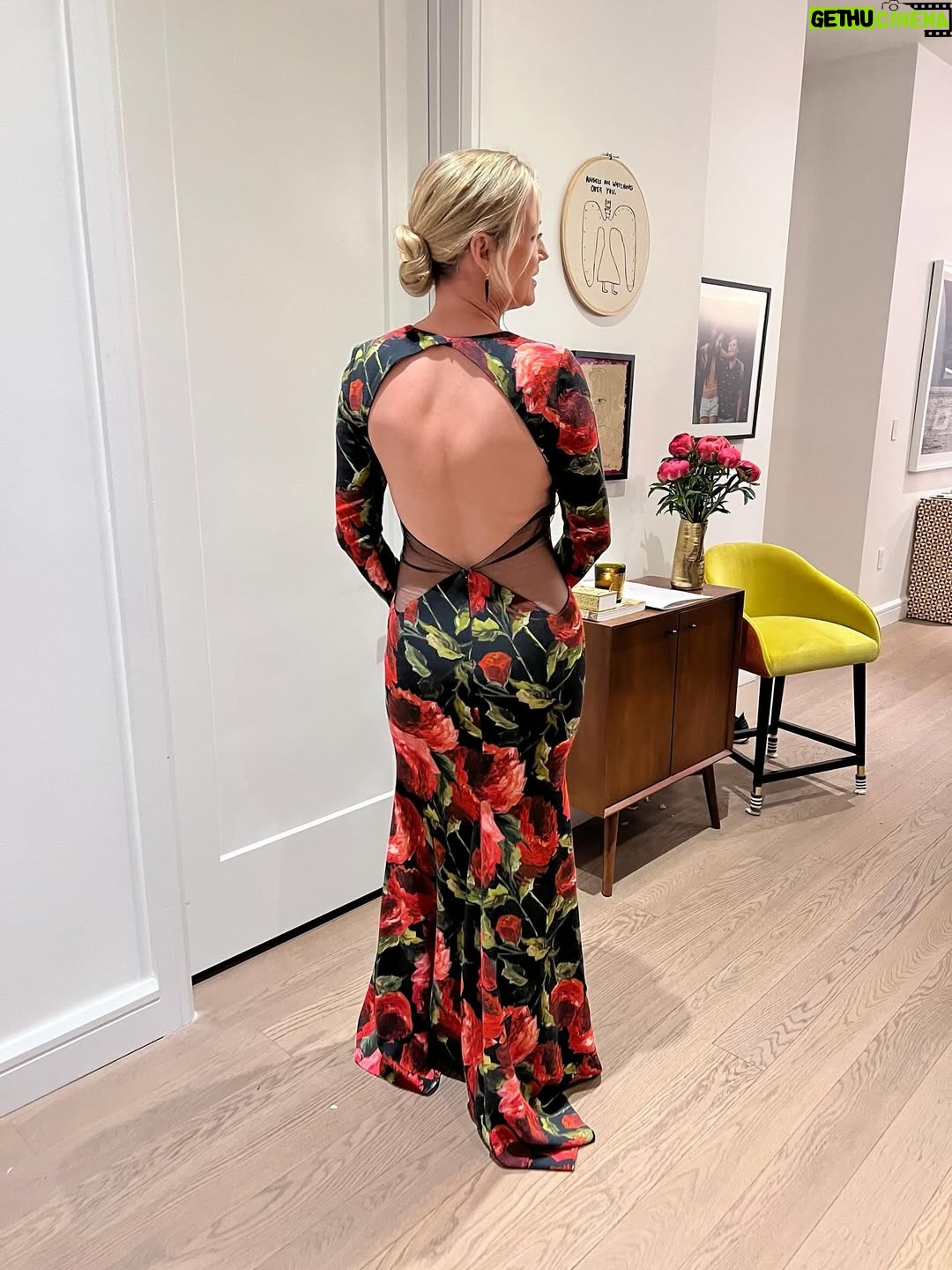 Jennifer Nettles - 8.4K Likes - About last night: Such a joy to celebrate @thetonyawards ! So many amazing performances and so many amazing wins! Big congrats to all the nominees, winners and performers. So proud for My Love and the whole gang at @maybehappyending for winning 6 awards including Best Musical!! Go see it!! It will warm your heart!! Go see any and all of them!!! Come enjoy the magic of live theatre. If not on Broadway, then in your own hometown. In a digital world that constantly has us questioning what is real and pitting us against each other, live performance is an experience of soul truth. Right in front of you. Making you feel things. Inspiring questions and changes and hope and laughter and catharsis. 
Big brava as well to a couple of my dears: @sarabareilles and @cynthiaerivo .  Stunning and shining as always. 

About the Glam:
Y’all know I love vintage. I found this vintage @naeemkhannyc at @acurrentaffair last weekend (@whatgoesaroundnyc !). So, this is one from my closet:-)
Jewels: thanks @jamiehuggins81 for the 💎 connections:
Earrings :- @Annasheffield
Gold ring :- @alexmonrosejewllery
Diamond ring :- @nashiroarnostudio
Diamond Bracelet :- @nickhorey (love his stuff!)

Hair: the glorious @frankiefoye 
Makeup: Precious @meaganadelemakeup