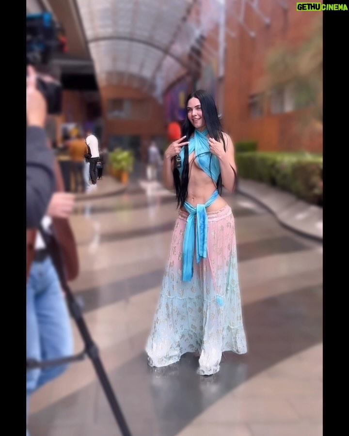 Jery Sandoval - 7.2K Likes - 🎥 Duré solo 6 días en el programa, pero llevo 1 año de disciplina trabajando el cuerpo. Desliza y mira los otros videos: 1, 2, 3, 4…