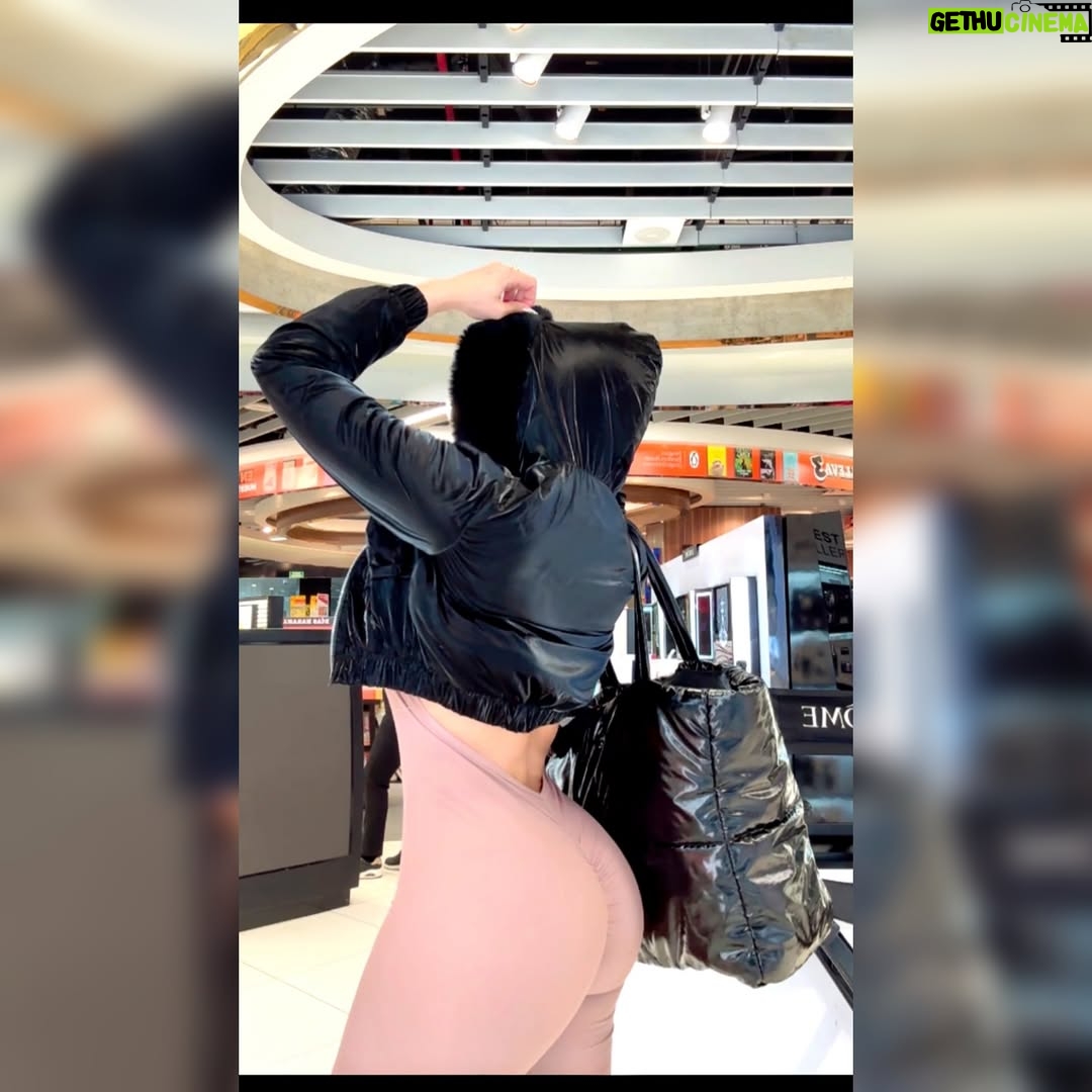 Jery Sandoval - 4.4K Likes - 💓 @jeryantonela