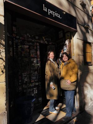 Jesseca Liu Instagram - Window reflections, Gaudí skies, and plates full of memories.

#BarcelonaDiaries
#FamilyTrip
#spainvibes🇪🇸❤️🌴