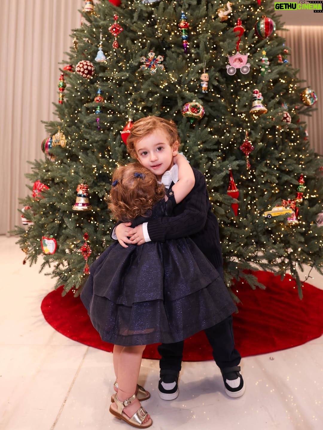 Jessica Azar - 17.2K Likes - Merry Christmas from me and my little munchkins ✨🎄 

Watch us tonight on MTV Lebanon, 8:30 PM for a very special Christmas episode 🎅🏼 

Dressed by : @clo_beirut 
Hair by: @georgeselmendelek @simonelmendelek 
Makeup by: @nabilmakhoul 
📸: @celinn____
