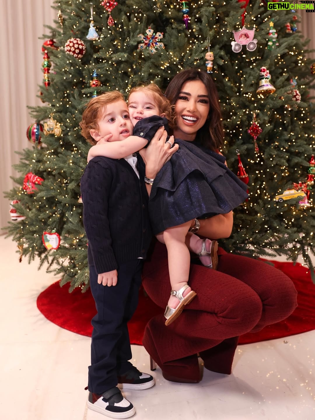 Jessica Azar - 17.2K Likes - Merry Christmas from me and my little munchkins ✨🎄 

Watch us tonight on MTV Lebanon, 8:30 PM for a very special Christmas episode 🎅🏼 

Dressed by : @clo_beirut 
Hair by: @georgeselmendelek @simonelmendelek 
Makeup by: @nabilmakhoul 
📸: @celinn____