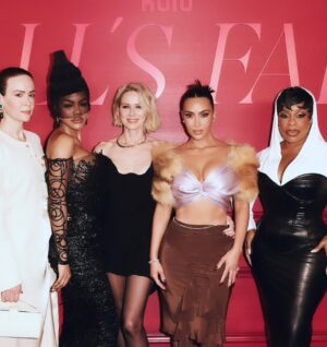 Jessica Betts Instagram - Queen of the Night‼️ 
All’s Fair in NYC with my tribe! ❤️
Can’t wait for  yall to meet Emerald Greene @allsfaironhulu 💥 Nov 4