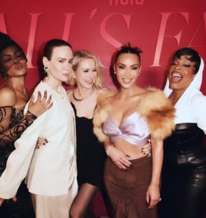 Jessica Betts Instagram - Queen of the Night‼️ 
All’s Fair in NYC with my tribe! ❤️
Can’t wait for  yall to meet Emerald Greene @allsfaironhulu 💥 Nov 4